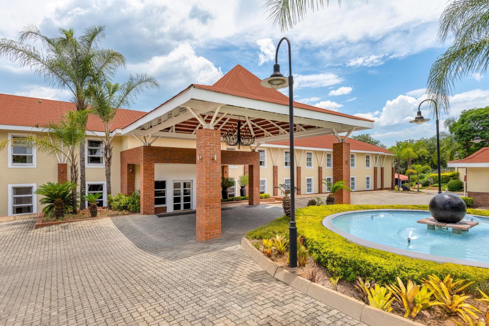 Protea Hotel by Marriott Nelspruit Mbombela Exteriör bild